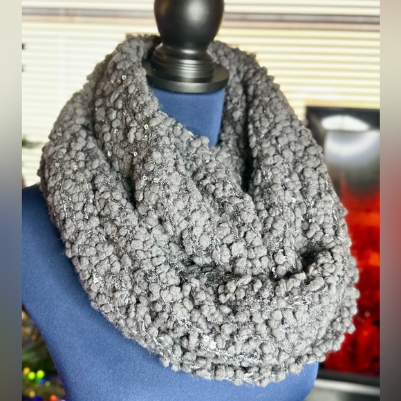 EUC Anthropologie Gray Chunky Knit Sequin Infinity Scarf - Picture 1 of 12